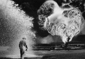Sebastiao Salgado, Fireball, Greater Burhan Oil Field, Kuait, 1991