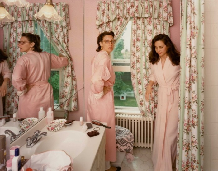 Tina Barney - Jill & Polly in the Bathroom, 1987